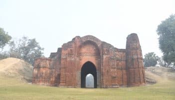 Baroduari / Boro Sona Mosque